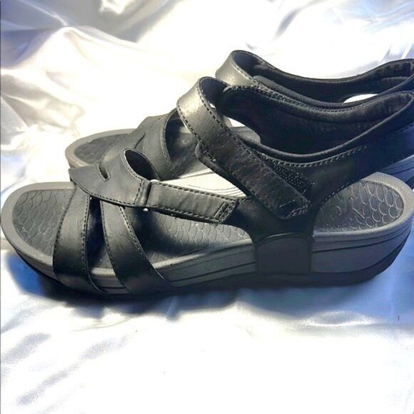 Yuu Devan Black Women's Sandals - Size 8 1/2 - Picture 6 of 8
